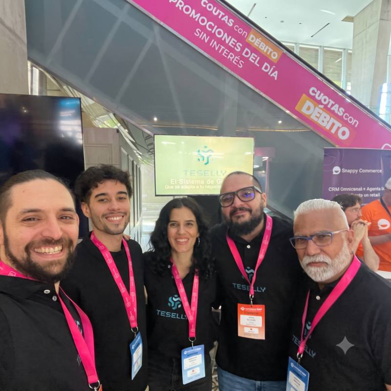 El equipo de Teselly en un evento